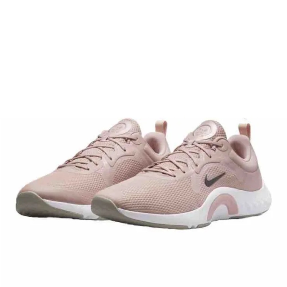 Size 12 Women Nike shoes running New